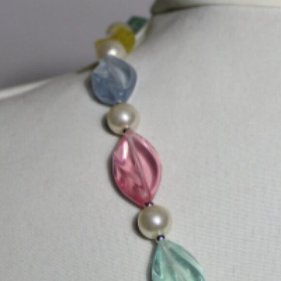 Vintage 60cm Faux Pearl and Pastel Translucent Beaded Necklace - Picture 3 of 9